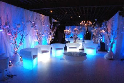 lighted-portable-bar-at-wedding