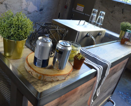 The Distressed Portable Bar & Jockey Box – Beer Serving station The Distressed Portable Bar & Jockey Box – Beer Serving station